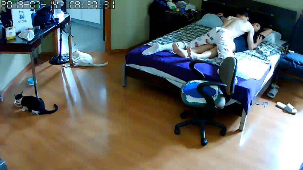 七月最新流出駭客破解網路攝像頭偷拍小夥晨運
