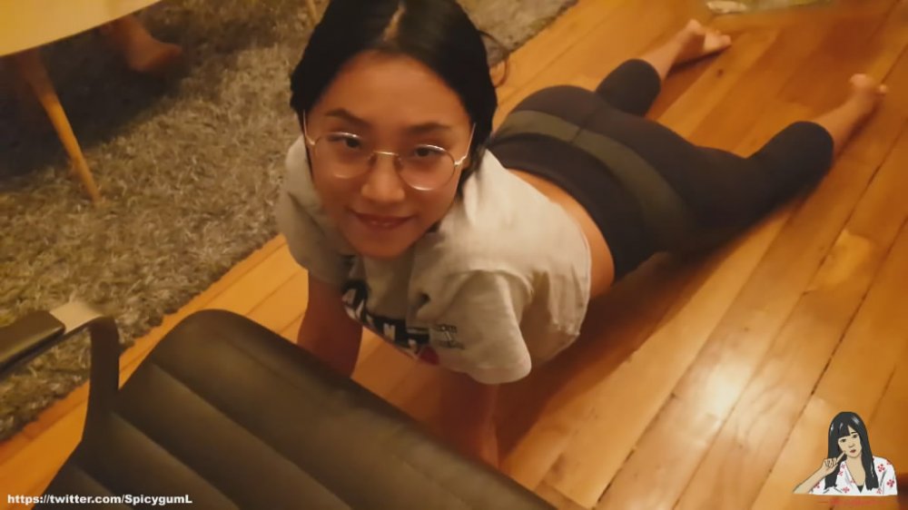 最近很火的留學生June Liu留學生劉玥9月最新與老外1v2會員視頻 騷勁透到骨子裡