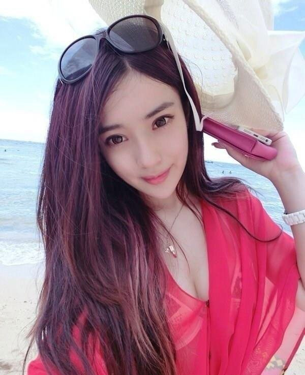 雲南某大學英語系系花X妮與男友『洗浴門』自拍流出 無套後入站炮叫床超淫蕩大聲