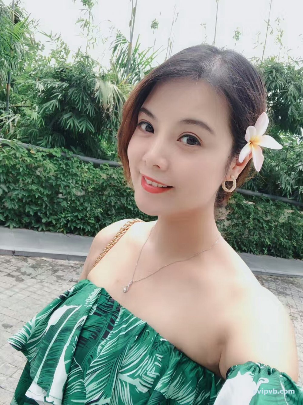 百度雲洩密流出視圖露臉白富美莉莉與有婦之夫情人日常性愛自拍流出