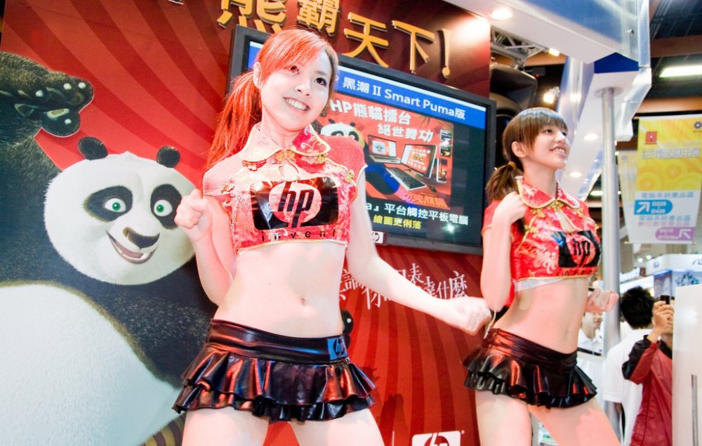 】:【網曝門事件】知名完美世界展模Showgirl美眉4P淫亂群P絕密視頻流出