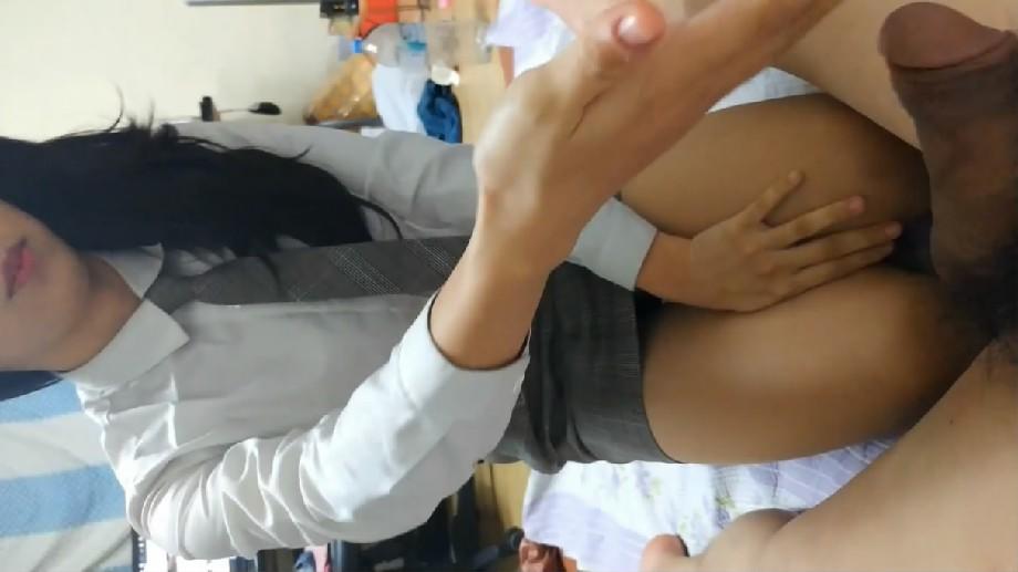 《反差婊》短裙校服學妹出租屋找大粗屌社會混混操逼1080P高清無水印原版 [700MBMP4]