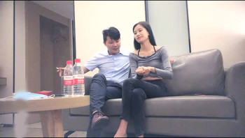 探花91沈先生星級酒店開房現場直播高價約了個高顏值性感苗條妹子啪啪。