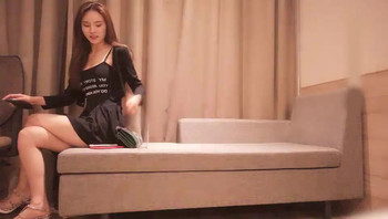 探花小寶哥星級酒店開房現場直播高價約了個黑裙性感大長腿妹子啪啪。