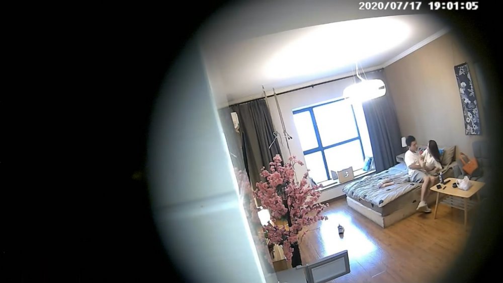 2020月流出主題酒店攝像頭偷拍高挑氣質禦姐被大屌男友猛力插插