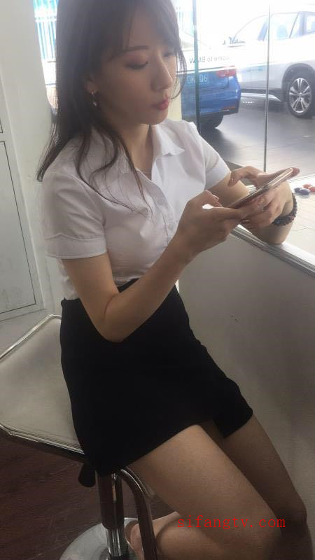 上過新聞的寶馬營業員李X彤為業績和