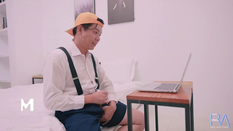 麻豆傳媒&皇家華人聯合出品國產劇情AV佳作-後媽的姐姐來串門 被外甥下藥迷暈給操了