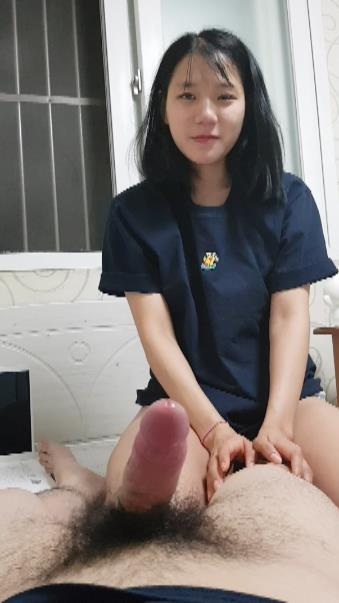 韓裔大學妹自拍流出-可愛臉蛋靈動大眼少女-認真給男友口交服務-大屌操美逼