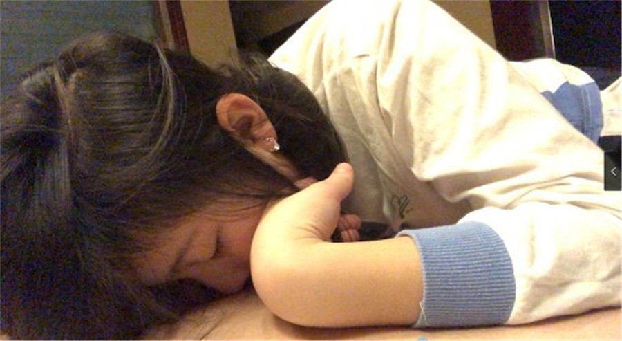 某地實驗高中眼鏡學妹大尺度性愛私拍流出-穿著紅色校服激烈啪啪