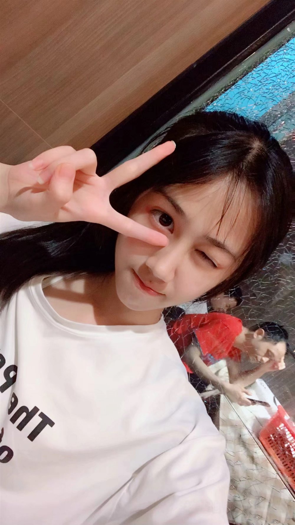 【稀缺流出】廣州某高中，18歲高三超級高顏值學妹自拍流出！