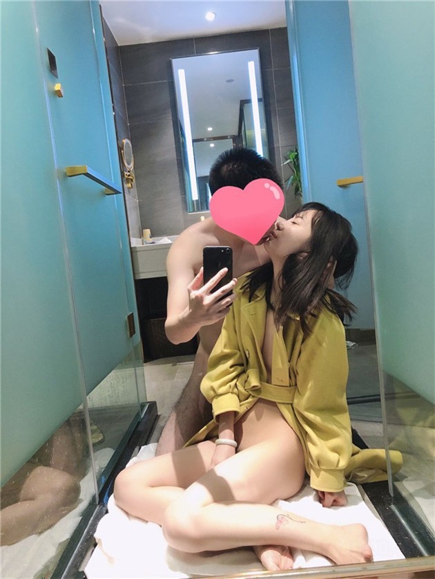 超靚美女王媛媛大尺度性愛私拍流出-深喉跪舔-怕閨蜜聽到捂嘴操-完美露臉