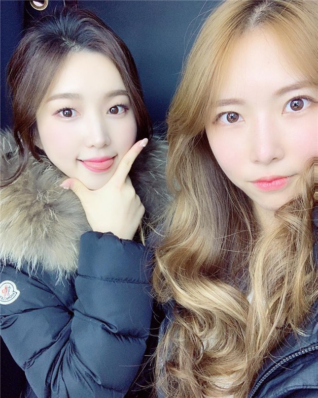 【最新性愛洩密】大帥哥和她的空姐女友的日常性愛私拍流出 多姿勢做愛激情投入 完美露臉 高清私拍80P