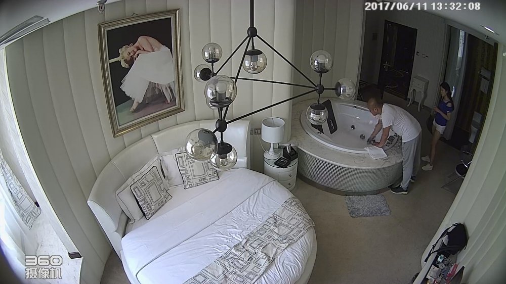 未流出虎台光頭男友和苗條女孩的激情愛愛被偷拍