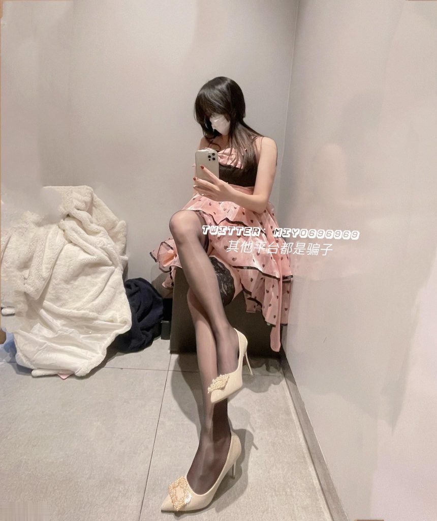 【美乳女神❤️高能預警】最新極品反差女神Miyo大尺度私拍流出 美乳豐臀 漂亮無毛嫩穴