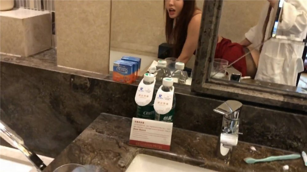 最新土豪定製性愛私拍流出 酒店浴室后入爆操 淫蕩玩穴