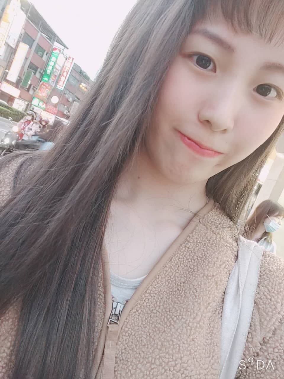 最新洩密火爆泡妞大神 絕版性愛私拍-約操大三羞澀D奶美女 窗前翹美臀后入