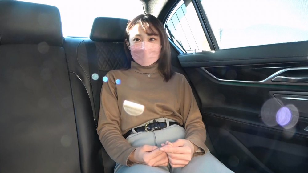 最新流出FC2PPV-3195247 美女汽車銷售為了業績和客服在車裡口交做愛