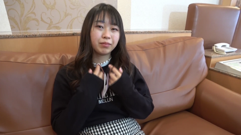 最新流出FC2PPV-3232551 微胖女孩最可愛，做愛時的表情痛苦並享受著