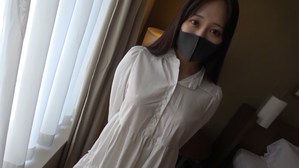 最新流出FC2-PPV-3070213 美女龍捲風式的口交后，她被大雞巴無情地抽插著