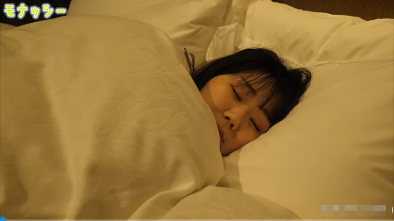 最新流出FC2-PPV-3211752 睡眼惺忪的小可愛被舔醒，叼着雞巴開始操