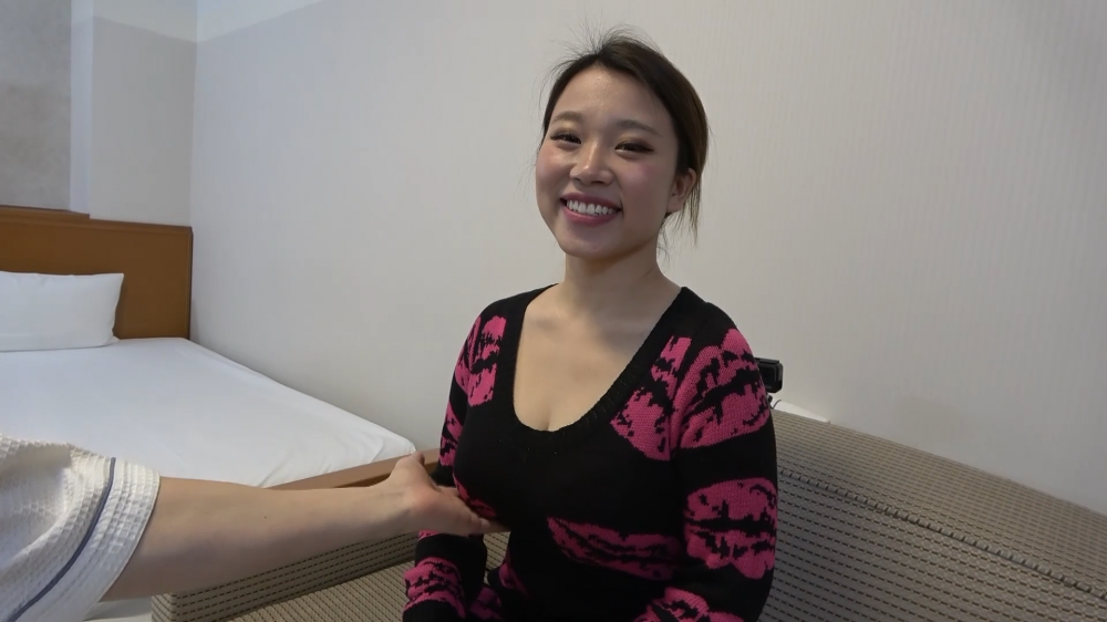 最新流出FC2-PPV-2679364 離異少婦不甘寂寞，出來約炮欲求不滿