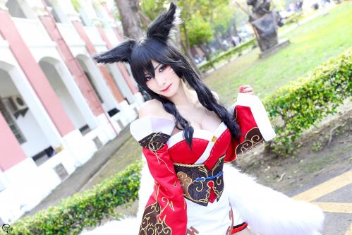 [Cosplay] Hane Ame 雨波 – Ahri, the Nine-Tailed Fox