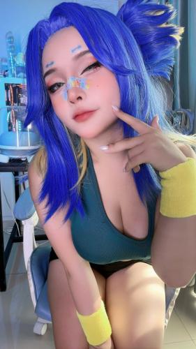 [Cosplay] Sayo Momo – Oily Neon Valorant