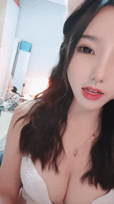 顔值區網紅女神！ 難得小尺度露逼！ 脫下內衣白嫩奶子，揉奶晃動，掰穴特寫流出白漿