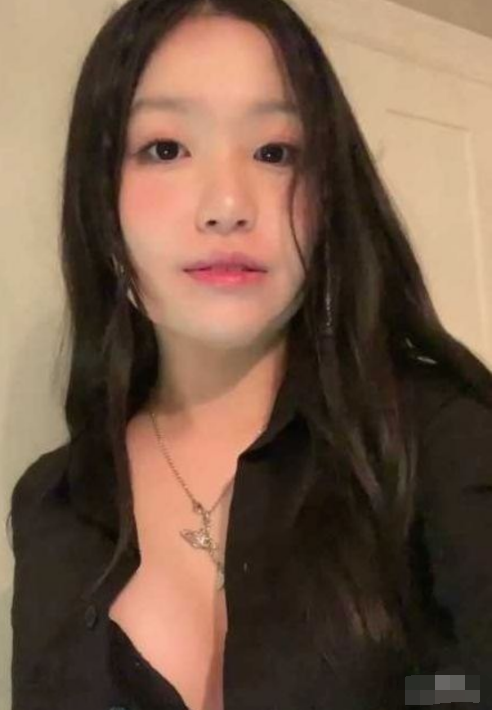 高顏值極品反差婊素人洩密流出，對著大屁股狠狠操