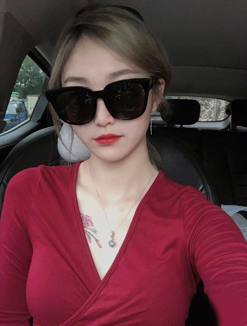 上海富家千金遭前任曝光流出 深喉吃屌 反差婊聽到要肏穴瞬間興奮