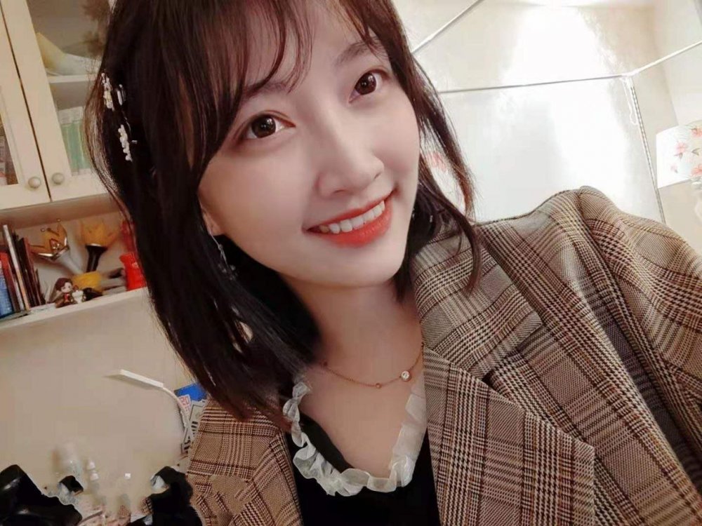 高端洩密流出視圖？？ 高學歷海歸情侶杭州潘玲玲和眼鏡男友日常性愛自拍