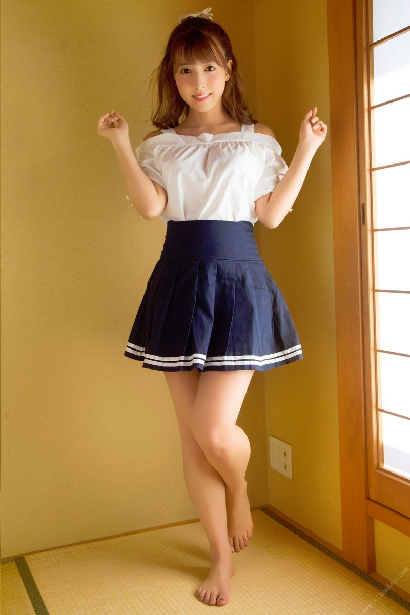嫩白屁股的女優 [51P]