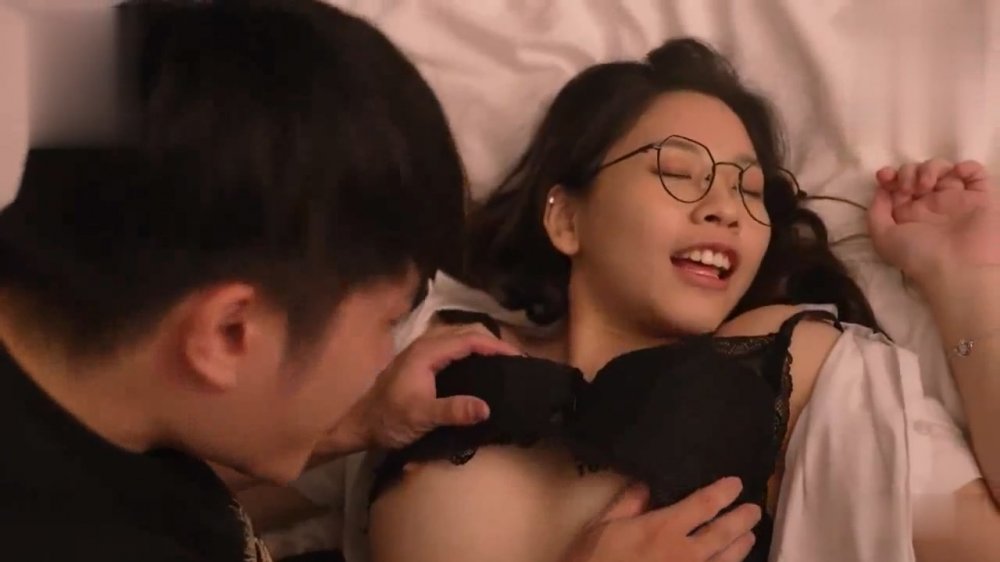 國產AV 麻豆傳媒 MCY0128 背著姐姐和外甥女亂倫做愛 林嫣