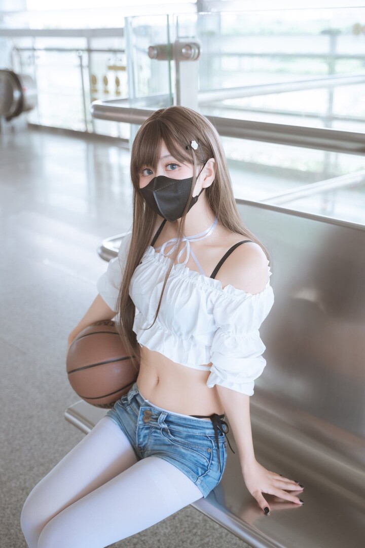 白絲JK牛仔褲豐滿大臀[22P]