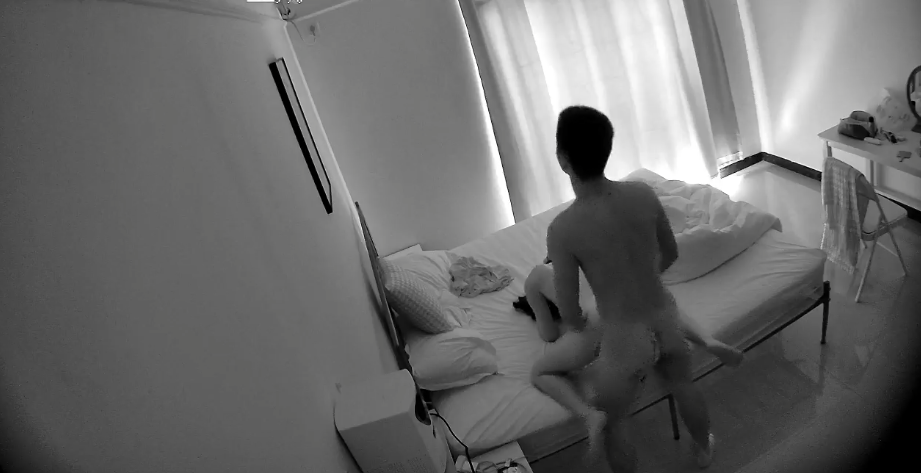 新流出高校附近公寓偷拍 學生情侶早上起來干一炮出去逛街