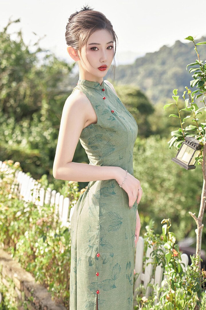 美腿模特沈青黛翠綠色旗袍寫真[39P]