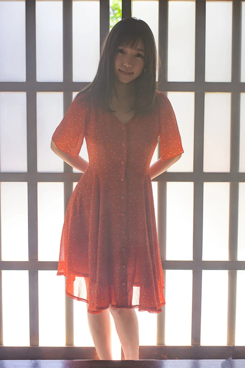 有些孤獨的美女 [30P]