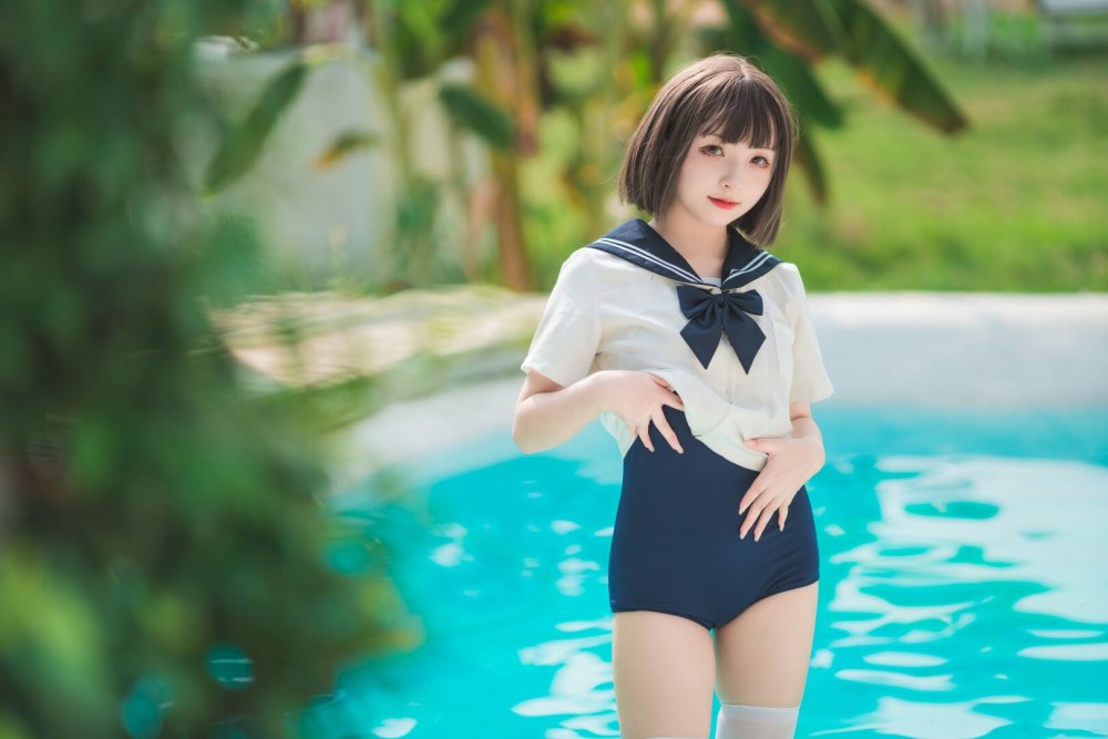 泳池邊極致可愛的小嫩妹子[34P]