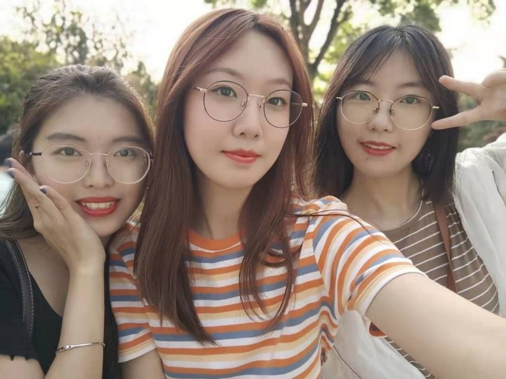 雲盤高質露臉洩密 工業學院反差眼鏡學姐與男友不雅自拍流出 宿舍擋簾道具紫薇 吃雞啪啪 極度母狗