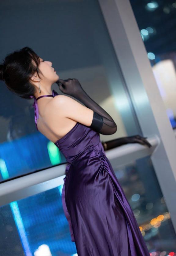 紫色吊帶裙膚白貌美[21P]