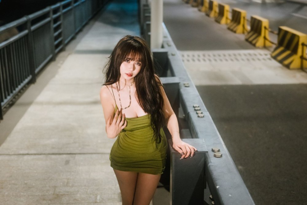 星光下的吊帶後媽裙[25P]