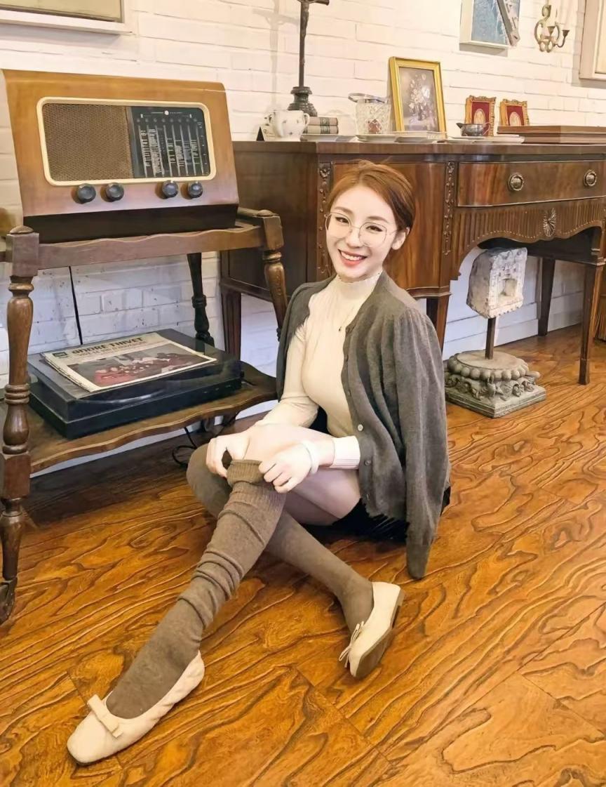 漂亮的女老師[28P]