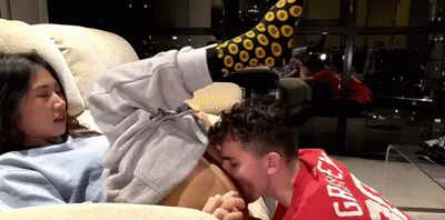 極品反差婊川大校花王欣燦與留學生炮友激情啪啪，落地床前狂艹沙發上亂艹內射后精液緩緩從逼內流出！