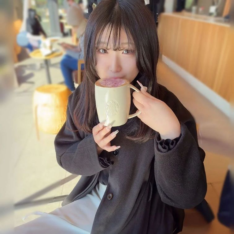 FC2-PPV-4607553 天真爛漫で自然と笑顔をくれる 【高清無碼】