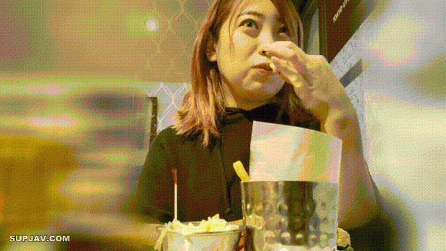 FC2-PPV-2909310 與18歲的澪吃吃散步約會！ S 在她的子宮裡用一個像女神一樣可愛的胖演員的骯髒和骯髒的精子播種她