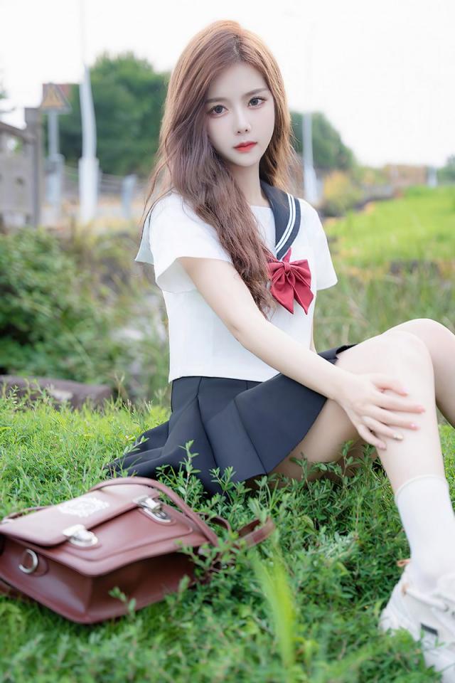 白芷苗條身材明艷動人[24P]