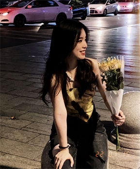 頂級純欲反差婊【原檔自拍流出】如此漂亮的禦姐，男友竟然是個不起眼的四眼仔，鮮花插牛糞 ，小姐姐被操狠銷魂