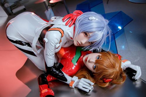 [Cosplay] Momoko 葵葵&瓜希酱 – EVA 双厨狂喜版