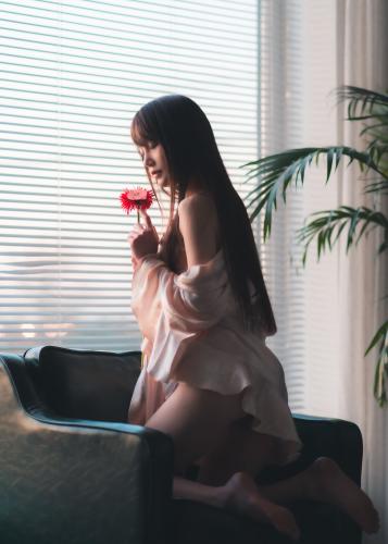 [Cosplay] Hoshino Masato 星野咪兔 – The flower ate the girl 花吃了那女孩