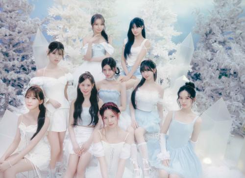 [Photobook] NiziU Live with U 2024-2025 “AWAKE” Pamphlet